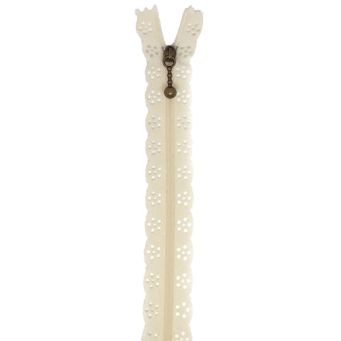 12" Lace Zipper in Cream