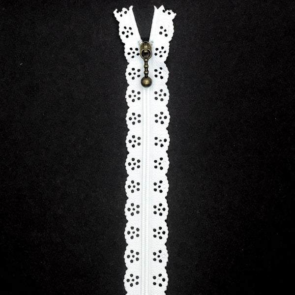 12" Lace Zipper in White